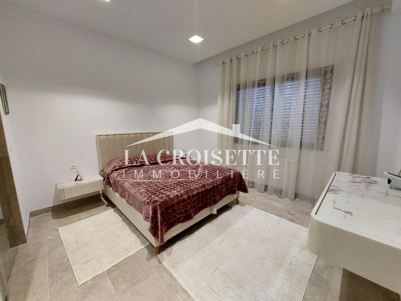 Triplex S+3 avec jardin et piscine couverte à La Soukra